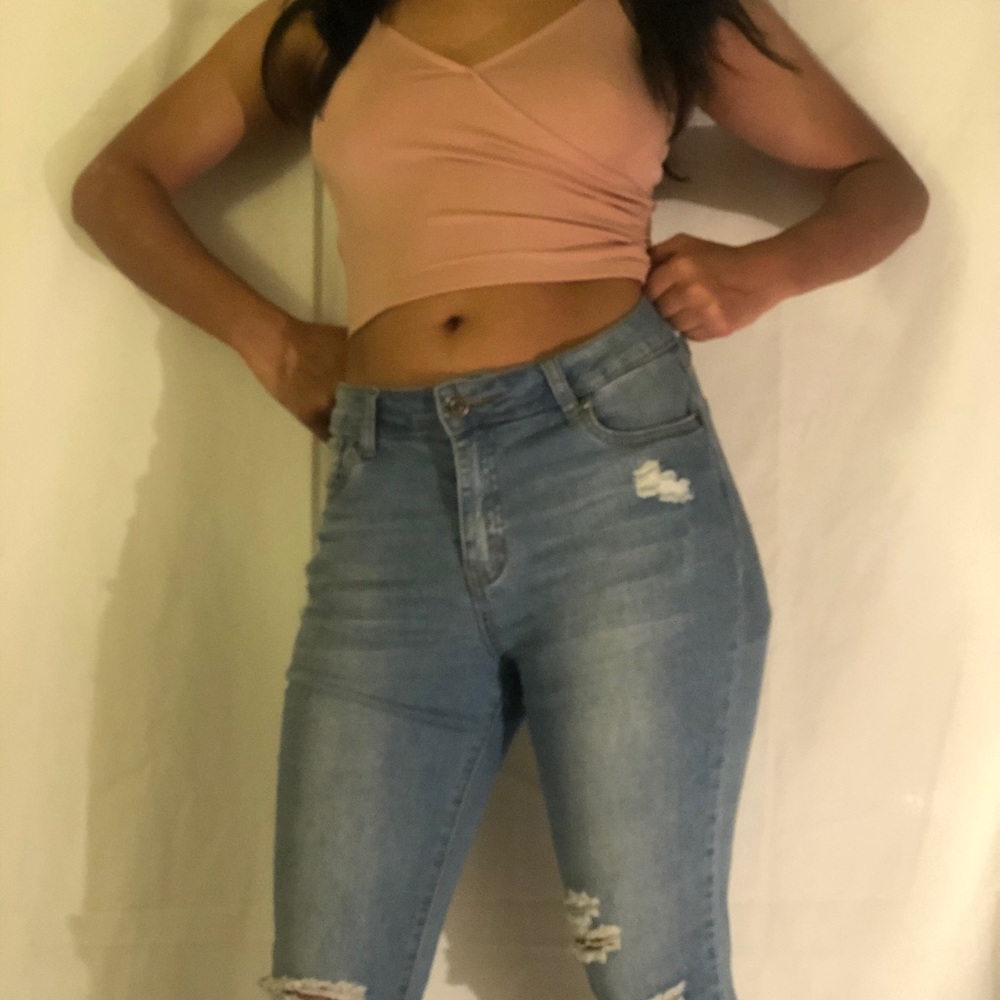 Capri Ripped Jeans - Picture 2 of 9